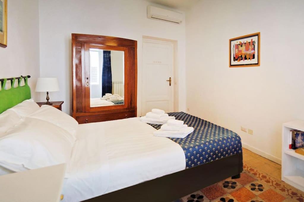 Near Colosseum By Varental 2Br + 1Sb Roma Exterior foto