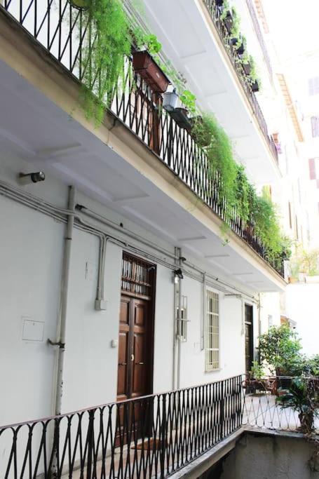 Near Colosseum By Varental 2Br + 1Sb Roma Exterior foto